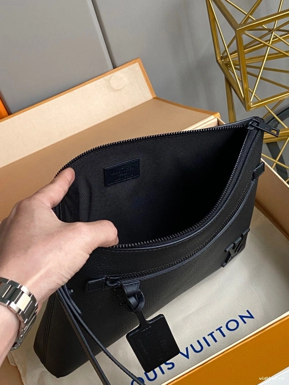 WIS LOUIS POUCH IPAD VUITTON 0124